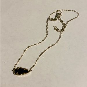 Elisa with Arrohead onyx pendant KS